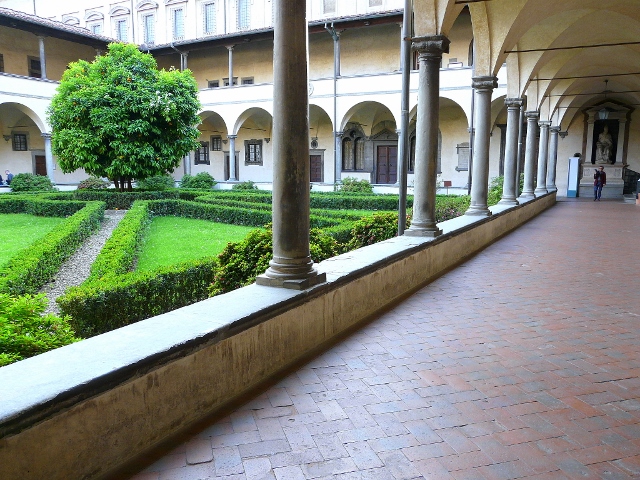 IL CHOSTRO DELLA BASILICA DI SAN LORENZO in FIRENZE MOM'S OUTFIT chiostro dei canonici