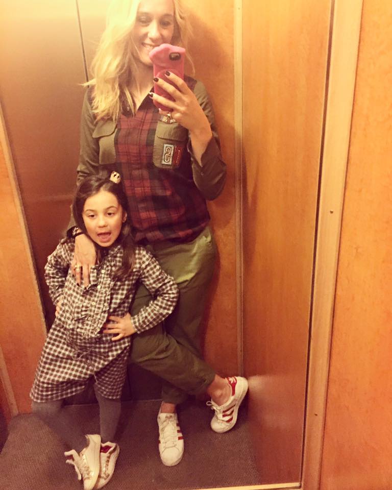 look mamma e figlia per la montagna