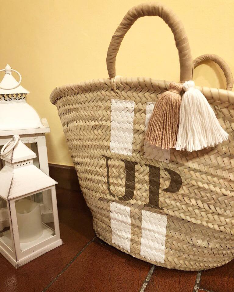 outfit mamma e bambini per il week end borsa di paglia