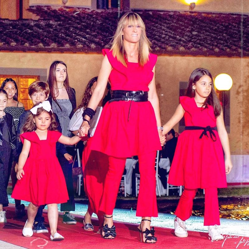 Un abito strutturato per le bambine e per le mamme
