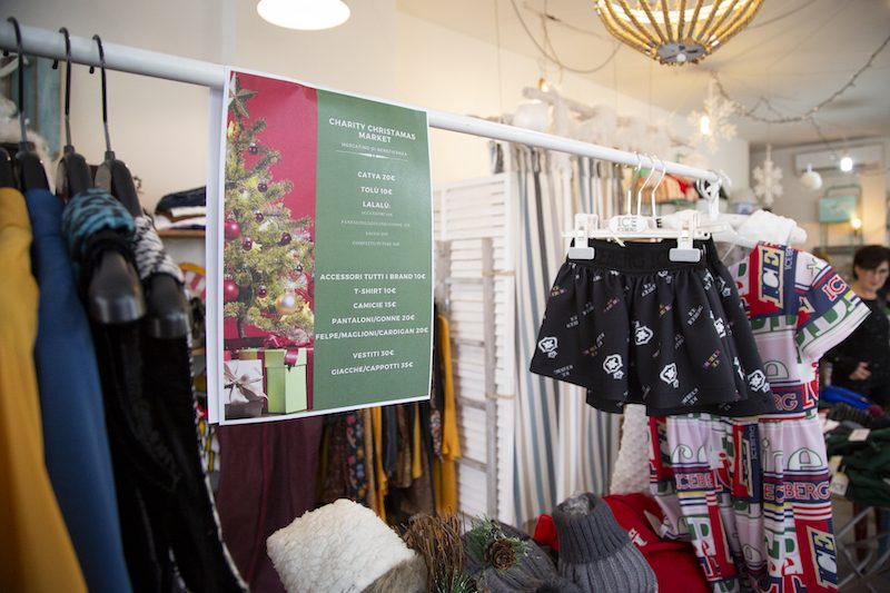 Il mercatino di beneficenza per i bambini