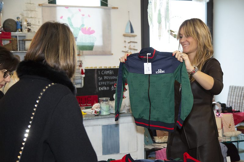 Il mercatino di beneficenza per i bambini