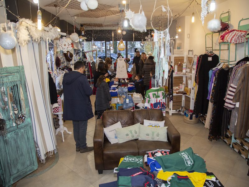 Il mercatino di beneficenza per i bambini