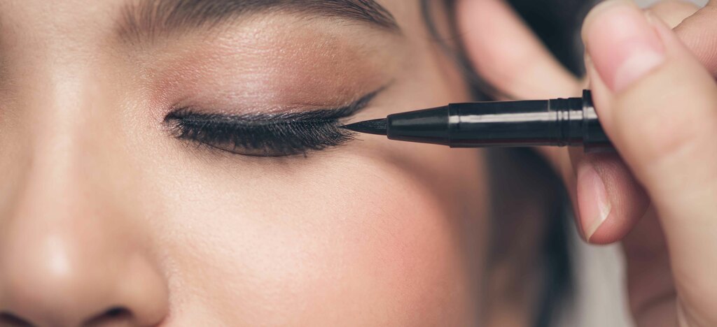 Come usare gli eyeliner liquidi